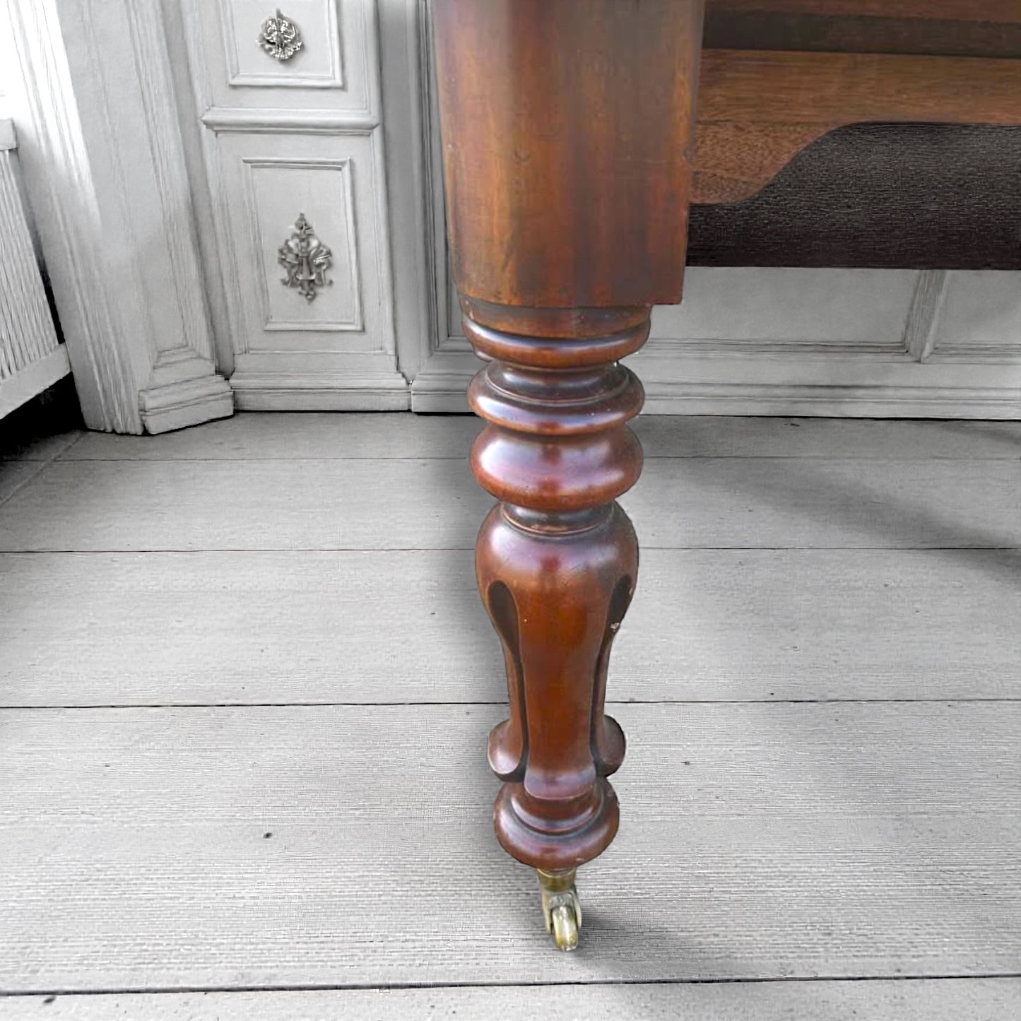 Magnificent 9ft x 4 ft William IV Mahogany Extending Dining Table Gillow's Style