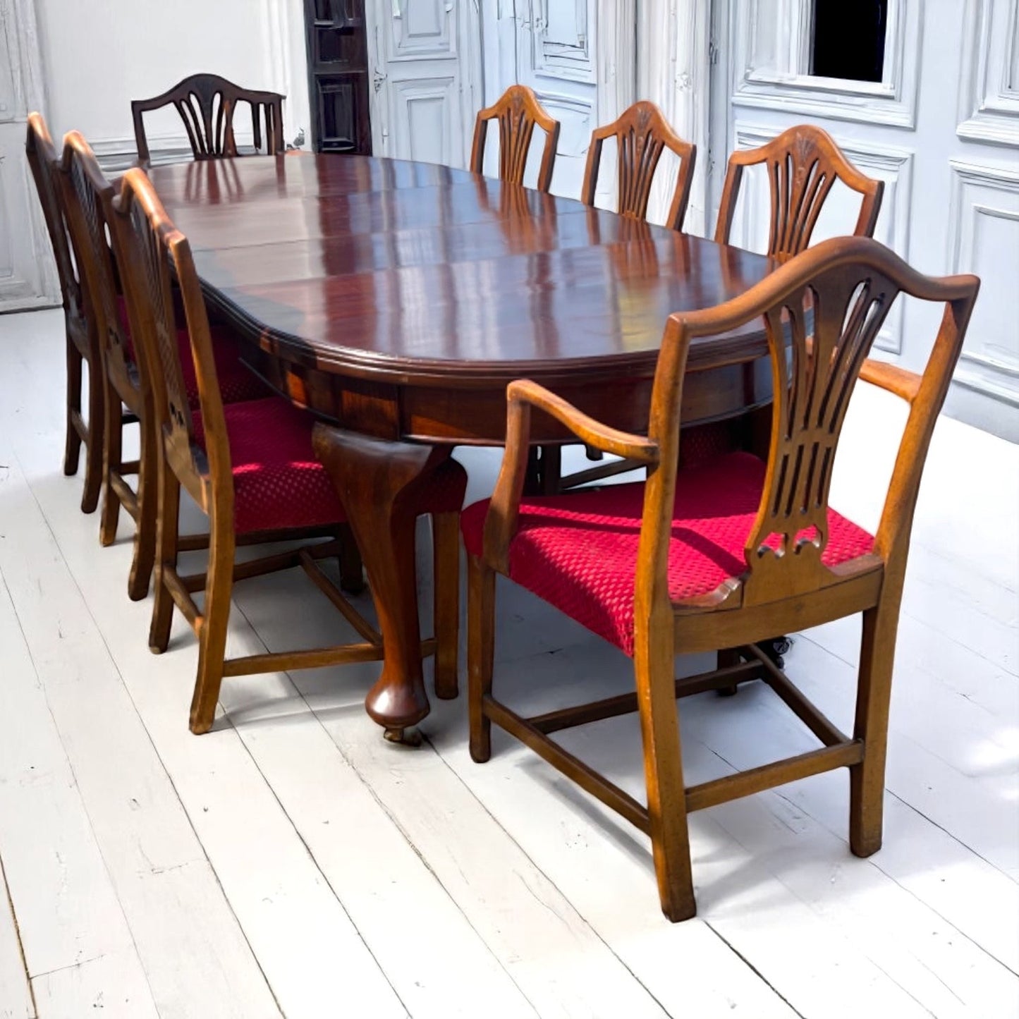 Set of 6 Antique Hepplewhite Style Dining Chairs (c.1800–1830) inc 2 carvers