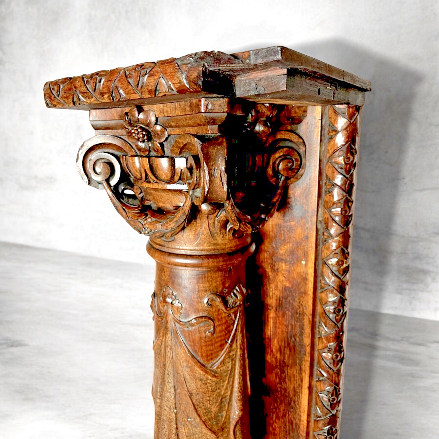 Antique 19th Century Hand-Carved Walnut Corinthian Wall Column H 4.5ft