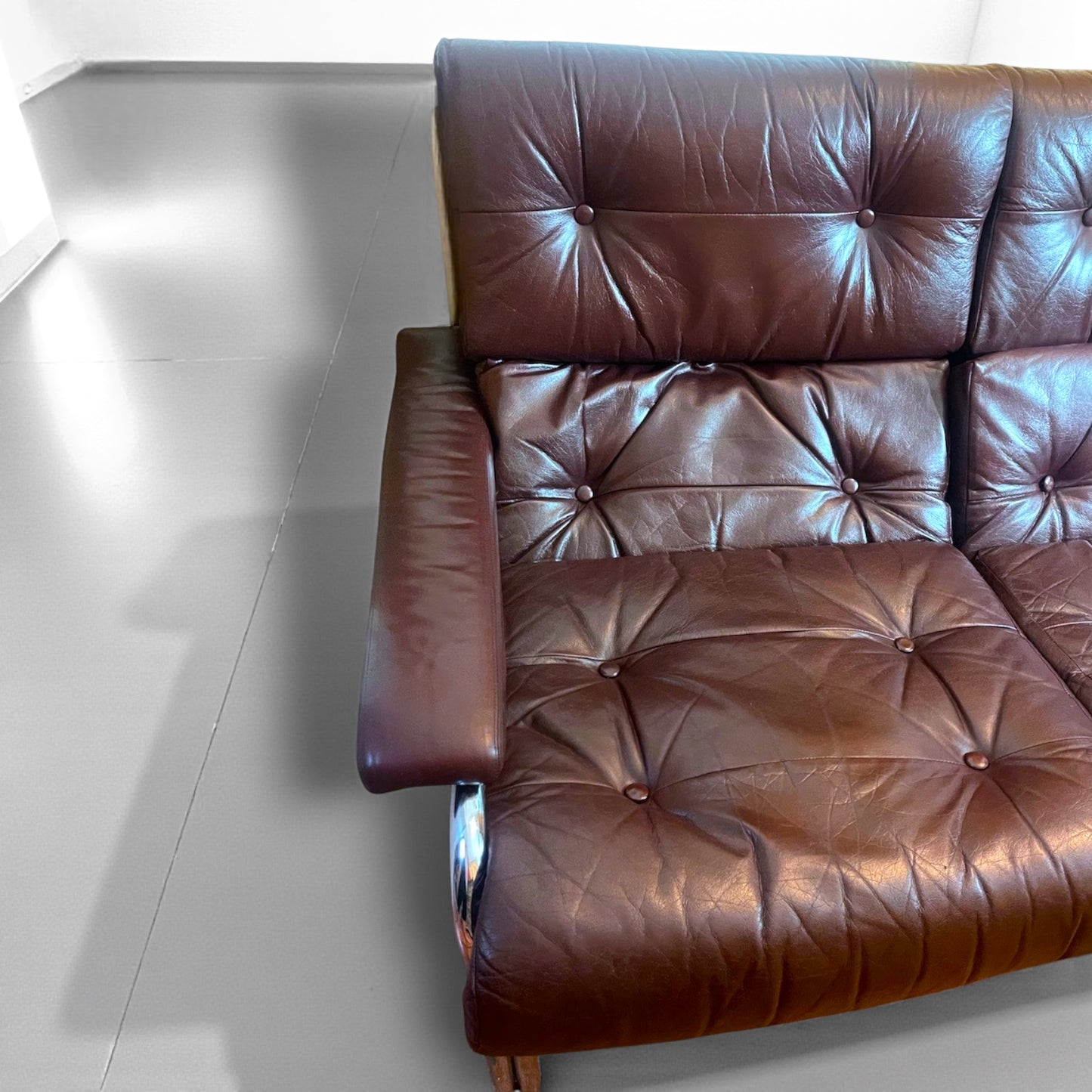 Pieff Tim Bates Alpha 3 Seater Leather Oxblood Sofa Chrome Frame 1970s