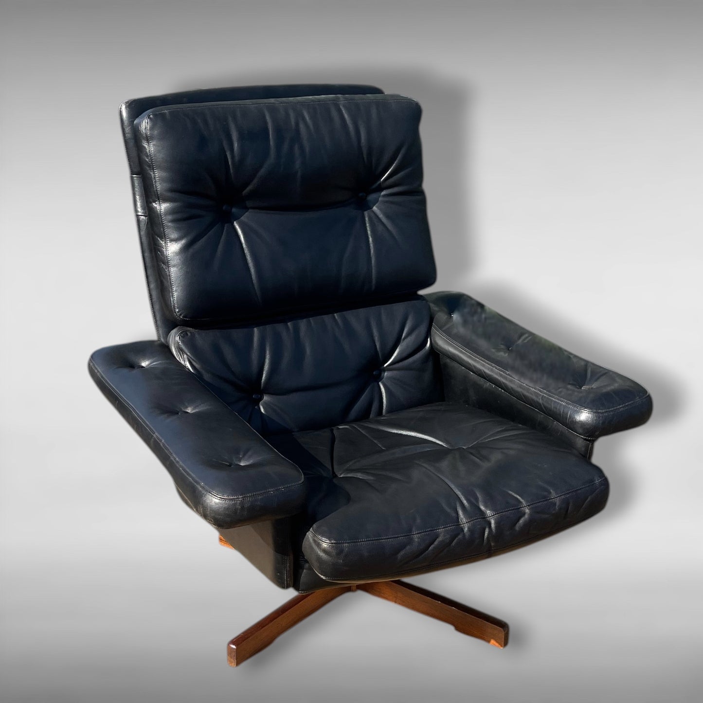 Rare Sven Ivar Dysthe Dokka Møbler Leather Swivel Chair,swivel Ottoman 4002,1965