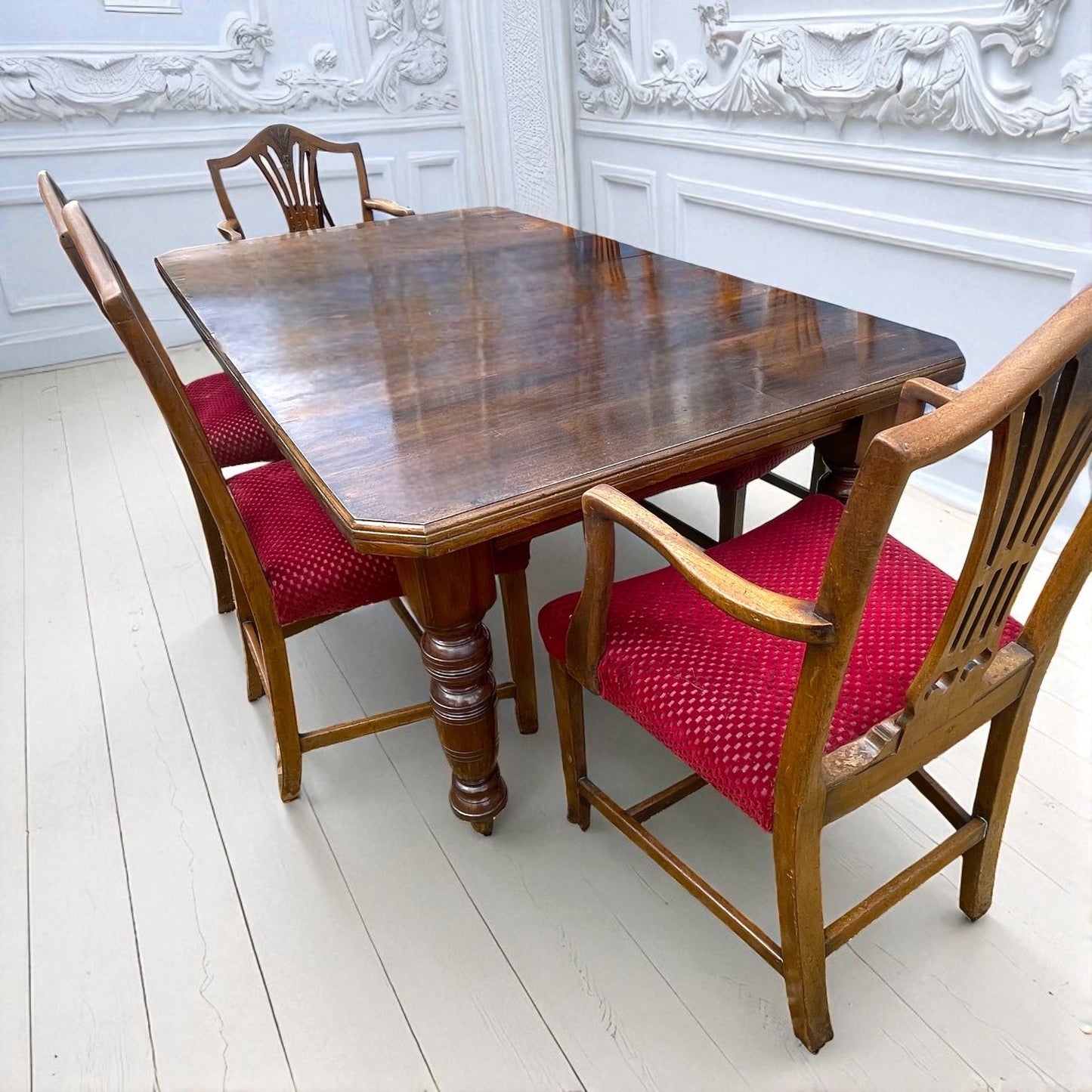 Set of 6 Antique Hepplewhite Style Dining Chairs (c.1800–1830) inc 2 carvers