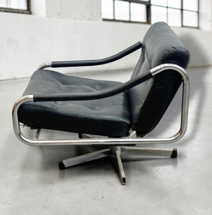 Tim Bates Pieff Alpha Original Black Leather & Chrome Swivel Lounge Chair 1960s