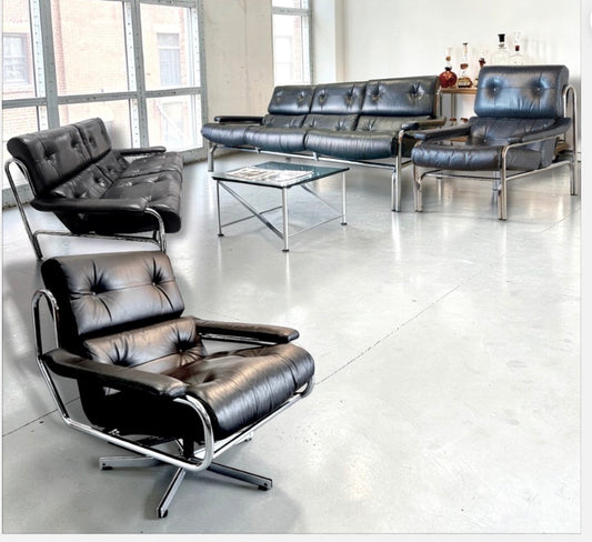 1970s Pieff Alpha lounge suite in original black leather with polished chrome frames, attributed to Tim Bates.